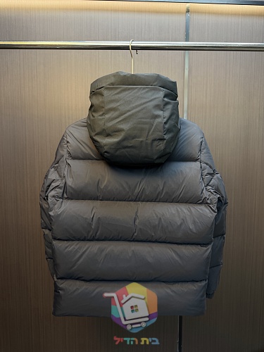 Piumino con cappuccio Moncler Madeira, nero o grigio scuro 10