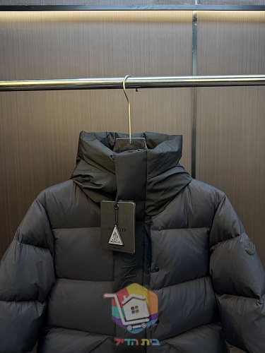 Piumino con cappuccio Moncler Madeira, nero o grigio scuro 11