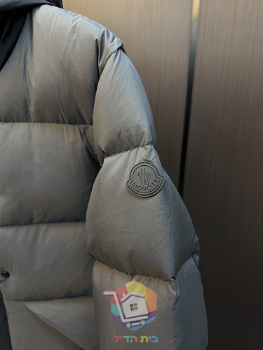 Piumino con cappuccio Moncler Madeira, nero o grigio scuro 17
