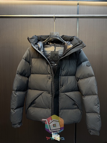 Piumino con cappuccio Moncler Madeira, nero o grigio scuro 19