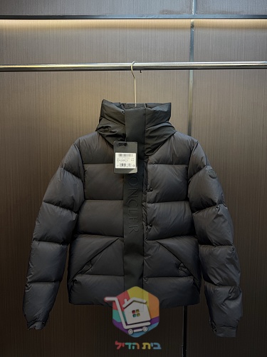 Piumino con cappuccio Moncler Madeira, nero o grigio scuro 22