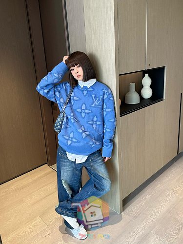 סוודר Louis Vuitton עם דוגמת לוגו בולטת, תכלת, כחול 10