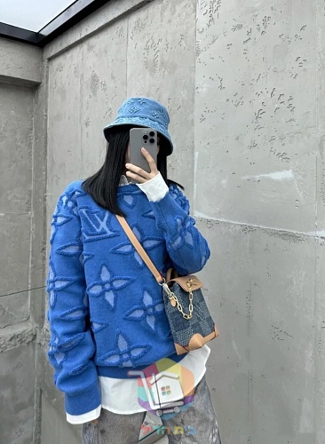 סוודר Louis Vuitton עם דוגמת לוגו בולטת, תכלת, כחול 11
