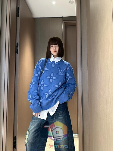סוודר Louis Vuitton עם דוגמת לוגו בולטת, תכלת, כחול 19