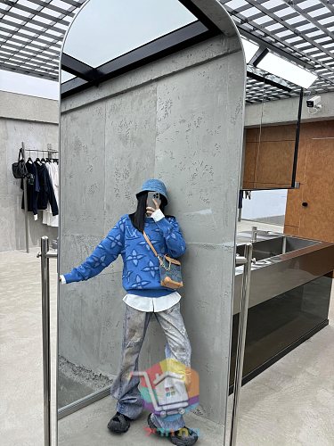 סוודר Louis Vuitton עם דוגמת לוגו בולטת, תכלת, כחול 20