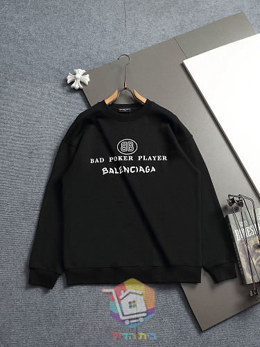 Felpa Balenciaga con stampa poker, nero o bianco 11