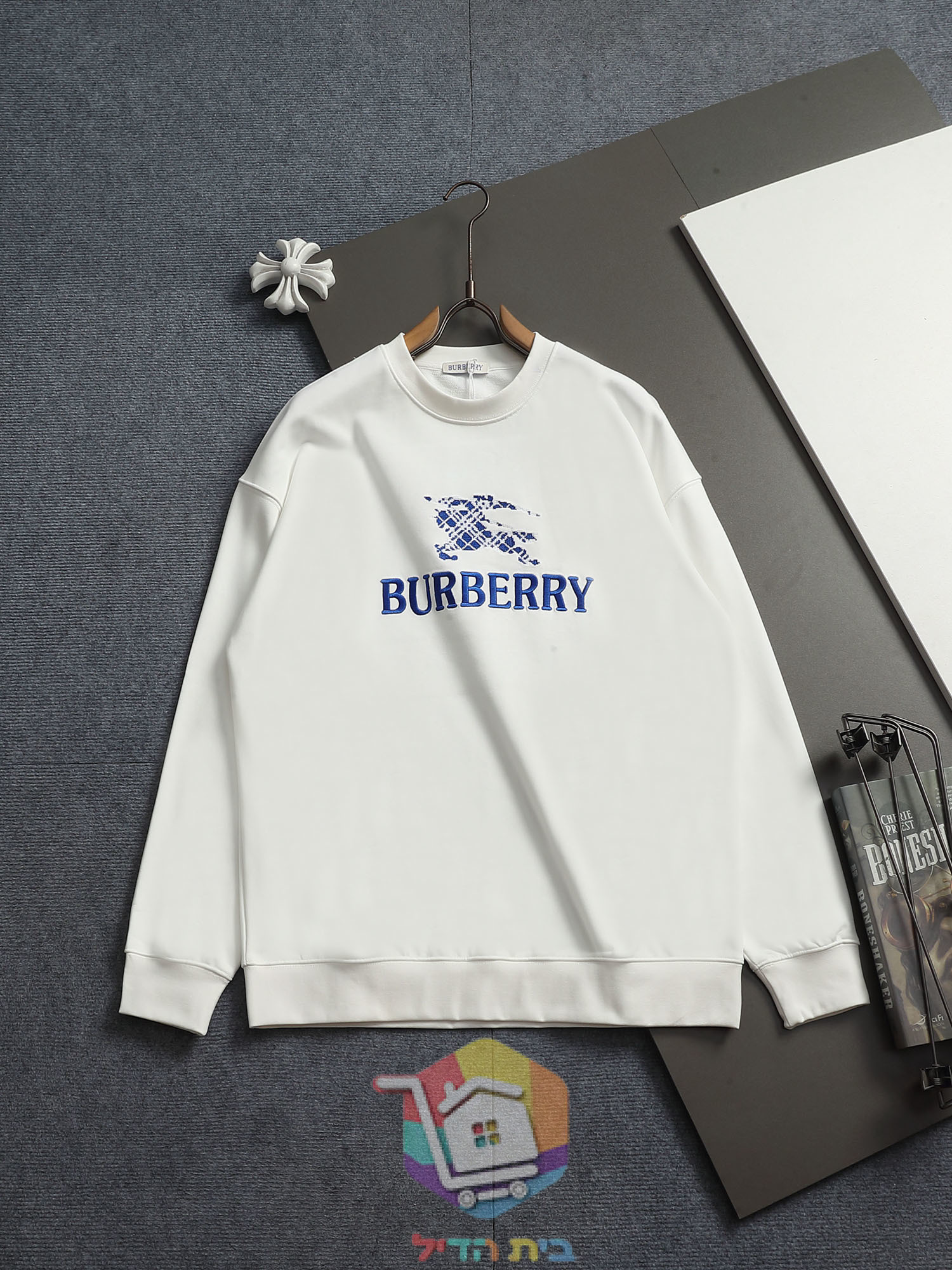 סווטשירט Burberry עם לוגו כחול לבן, שחור