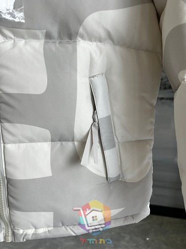 Piumino KAWS x The North Face Retro 1996 Nuptse mimetico, quattro colorazioni 5