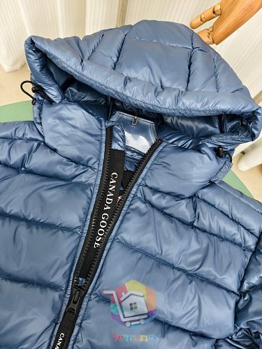 מעיל פוך Canada Goose Crofton Hoody בשישה גוונים 13
