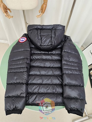 מעיל פוך Canada Goose Crofton Hoody בשישה גוונים 32