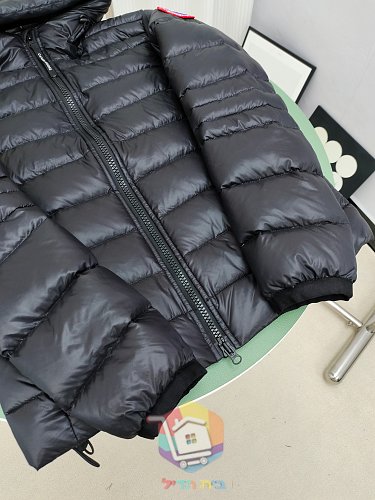 מעיל פוך Canada Goose Crofton Hoody בשישה גוונים 38
