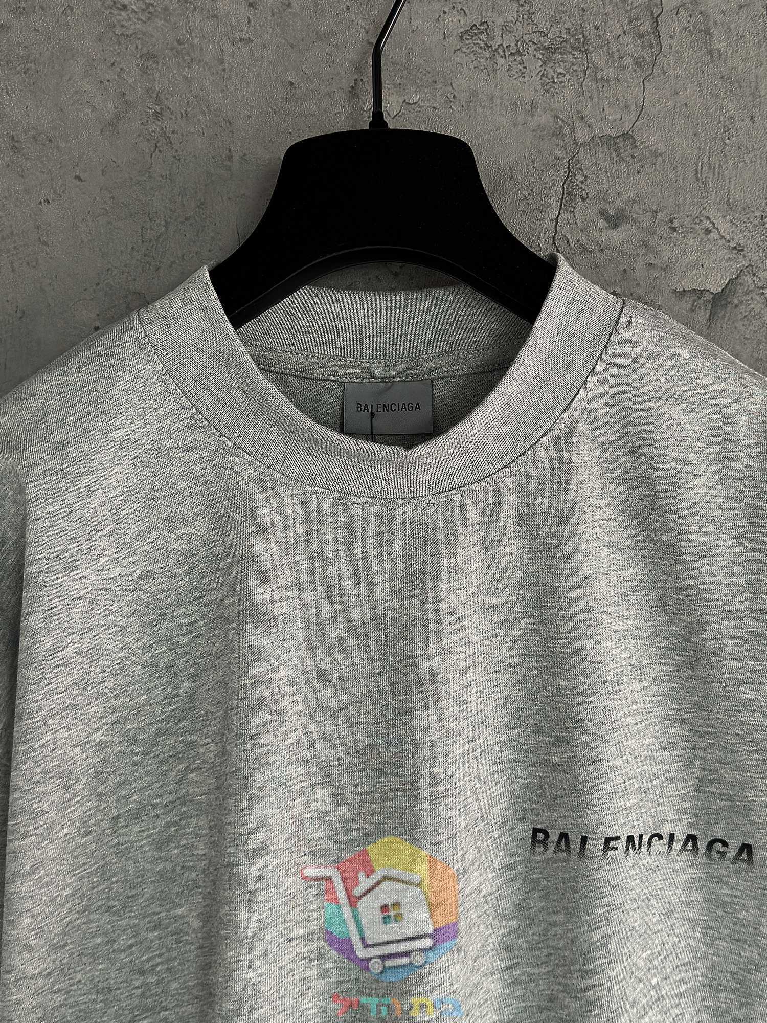 חולצת טי Balenciaga עם לוגו מדורג, אפור, שחור