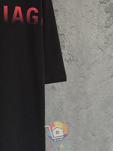 חולצת טי Balenciaga עם לוגו מדורג, אפור, שחור 21