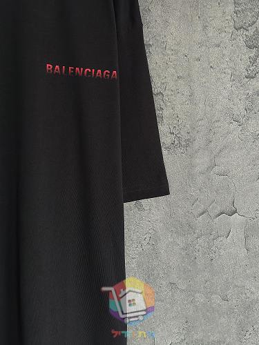 חולצת טי Balenciaga עם לוגו מדורג, אפור, שחור 24