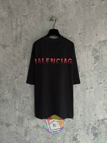 חולצת טי Balenciaga עם לוגו מדורג, אפור, שחור 25