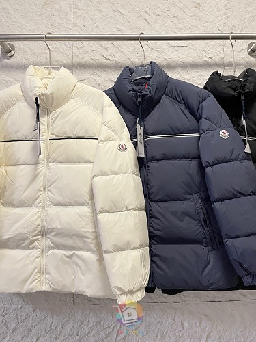 מעיל פוך Moncler Bouvaque עם צווארון עומד ופס בחזה, לבן, כחול כהה או שחור, תמונה 11