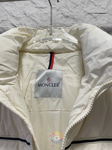 מעיל פוך Moncler Bouvaque עם צווארון עומד ופס בחזה, לבן, כחול כהה או שחור, תמונה 16
