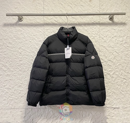 מעיל פוך Moncler Bouvaque עם צווארון עומד ופס בחזה, לבן, כחול כהה או שחור, תמונה 30