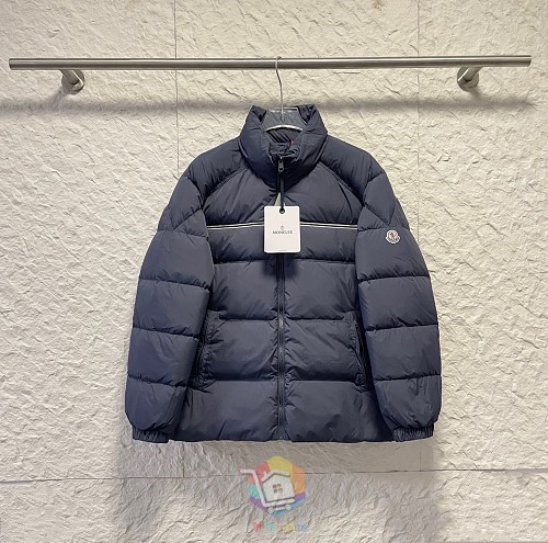 מעיל פוך Moncler Bouvaque עם צווארון עומד ופס בחזה, לבן, כחול כהה או שחור, תמונה 38