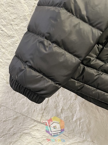 מעיל פוך קל Canada Goose עם ברדס, שמנת, שחור 26