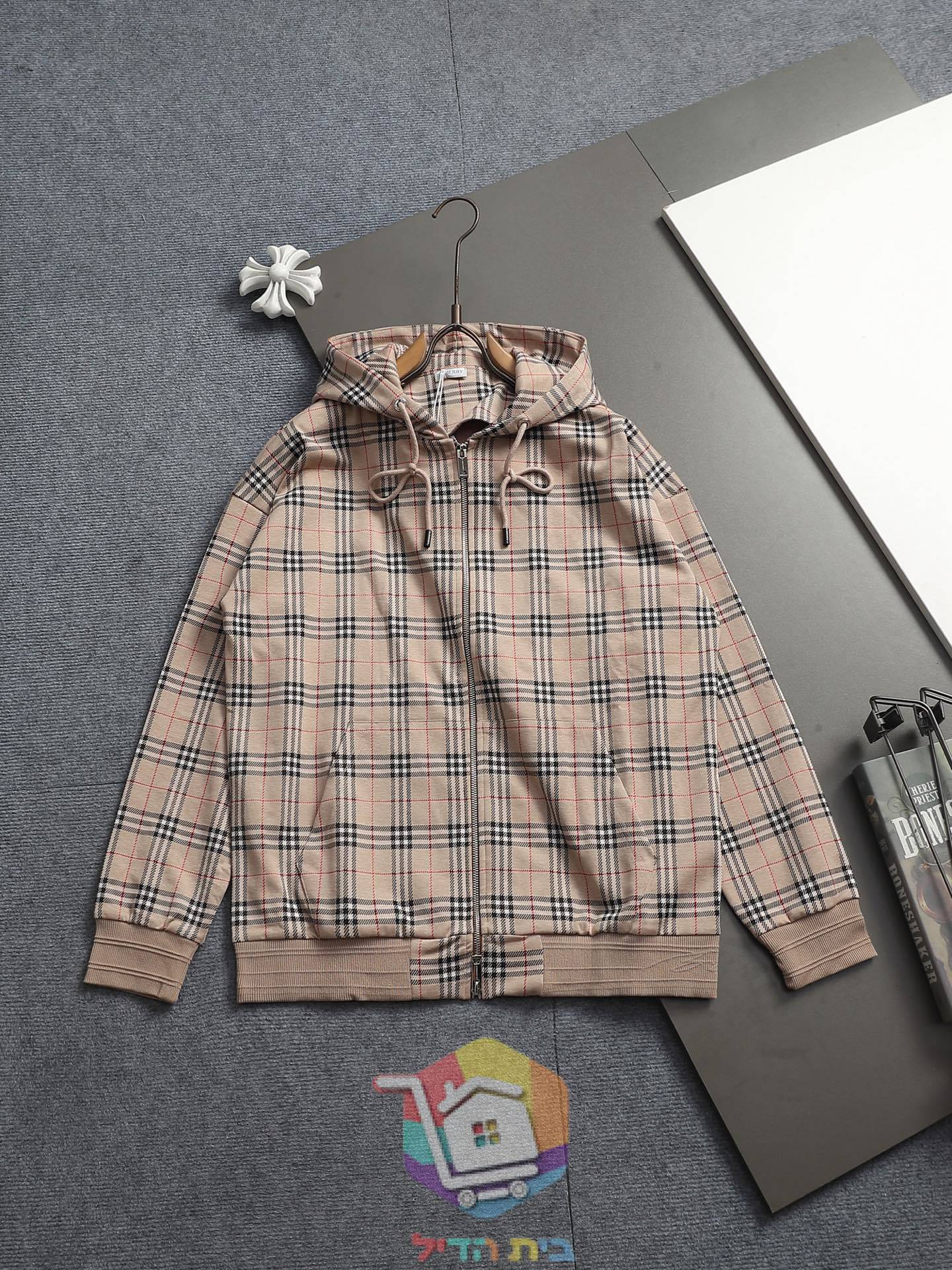 קפוצ'ון רוכסן Burberry במשבצות, בז', שחור