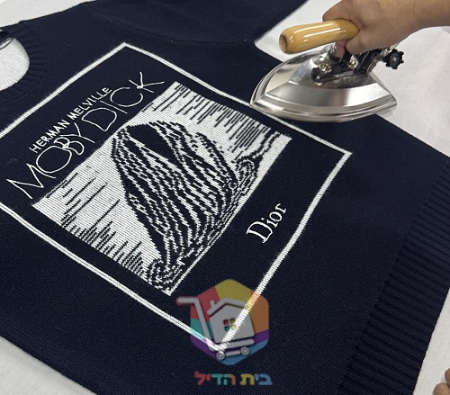 סוודר Dior Book Cover עם כריכת Moby Dick, כחול כהה 12