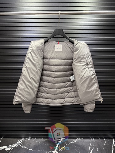 מעיל פוך קל Moncler עם קפוצ'ון, בארבעה גוונים, תמונה 3