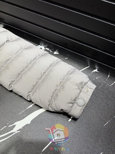 מעיל פוך קל Moncler עם קפוצ'ון, בארבעה גוונים, תמונה 6