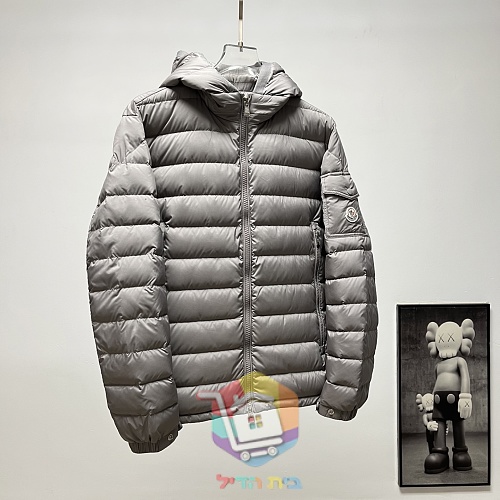מעיל פוך קל Moncler עם קפוצ'ון, בארבעה גוונים, תמונה 30