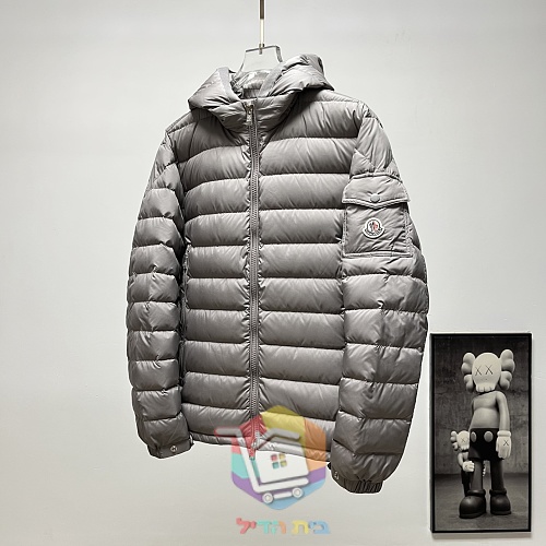 מעיל פוך קל Moncler עם קפוצ'ון, בארבעה גוונים, תמונה 32