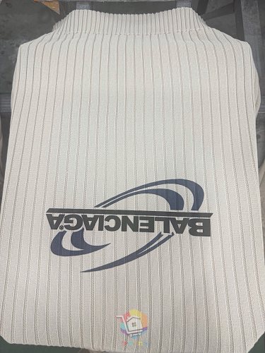 סוודר סריג צלעות Balenciaga עם חצי רוכסן ולוגו בגב, שמנת, תמונה 4