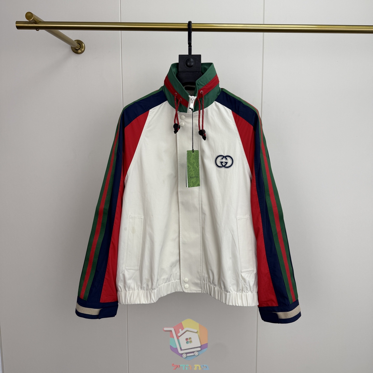 Gucci Windjacke mit grünen und roten Streifen an den Ärmeln und Logo, Creme