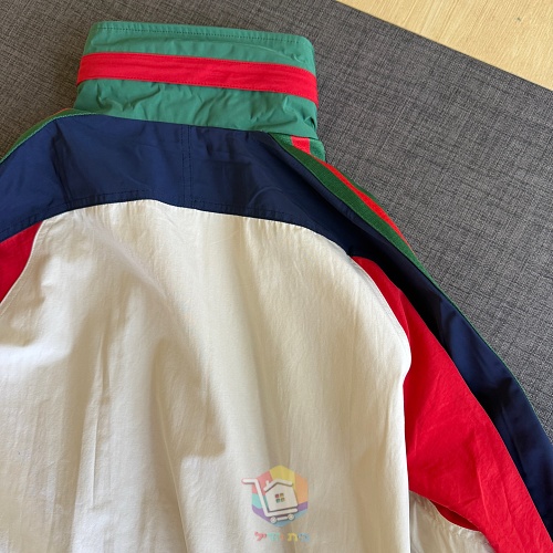 מעיל רוח Gucci עם פסים ירוקים ואדומים בשרוולים ולוגו, שמנת, תמונה 4