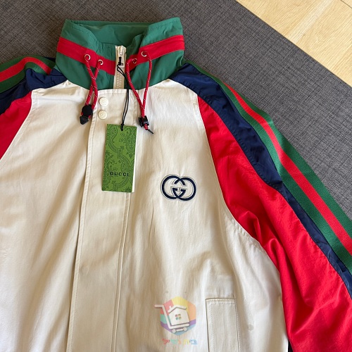 מעיל רוח Gucci עם פסים ירוקים ואדומים בשרוולים ולוגו, שמנת, תמונה 6