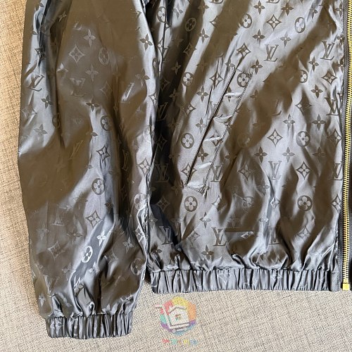 מעיל רוח דו-צדדי Louis Vuitton Monogram Reversible Windbreaker עם קפוצ'ון, תמונה 3