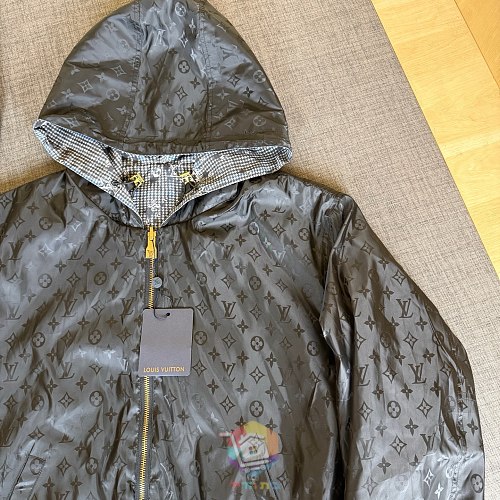 מעיל רוח דו-צדדי Louis Vuitton Monogram Reversible Windbreaker עם קפוצ'ון, תמונה 4