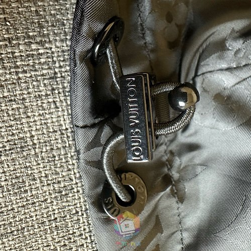 מעיל רוח דו-צדדי Louis Vuitton עם קפוצ'ון ומונוגרם ארוג, שחור, תמונה 2