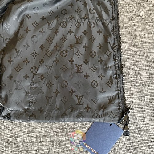 מעיל רוח דו-צדדי Louis Vuitton עם קפוצ'ון ומונוגרם ארוג, שחור, תמונה 4