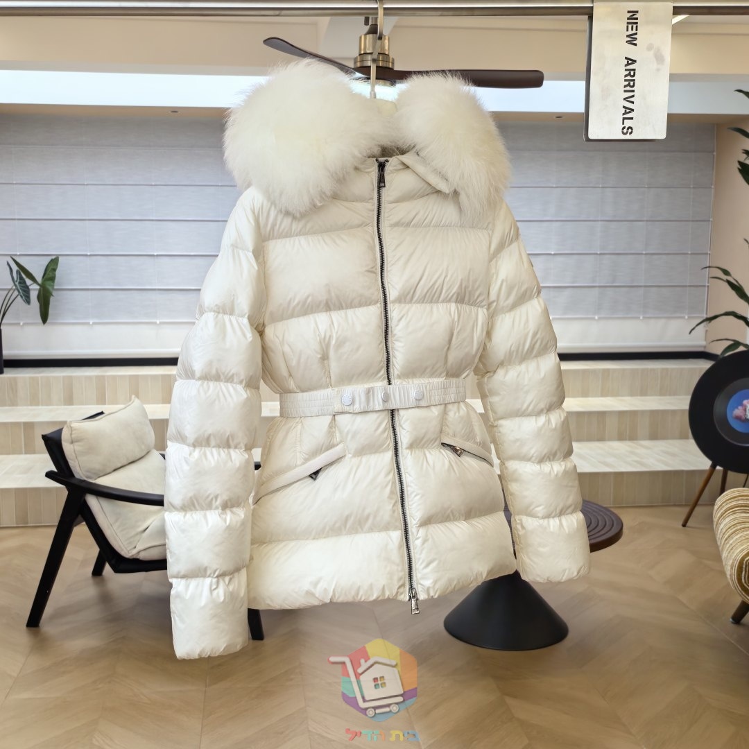 Casaco de penas curto Moncler Boed com cinto e capuz debruado a pelo, branco ou preto