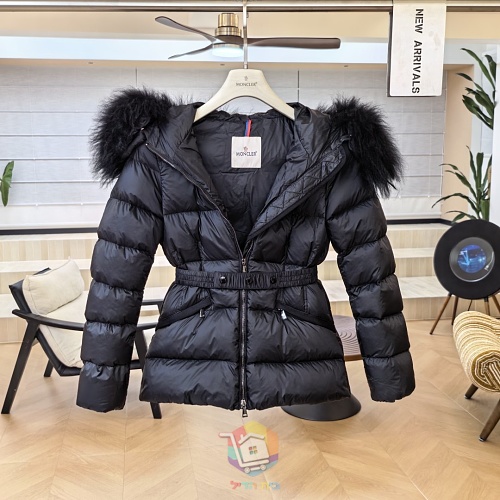 מעיל פוך קצר Moncler Boed עם חגורה וקפוצ'ון בשוליים פרוותיים, לבן או שחור, תמונה 6
