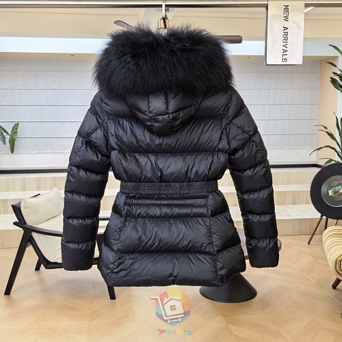 מעיל פוך קצר Moncler Boed עם חגורה וקפוצ'ון בשוליים פרוותיים, לבן או שחור, תמונה 7