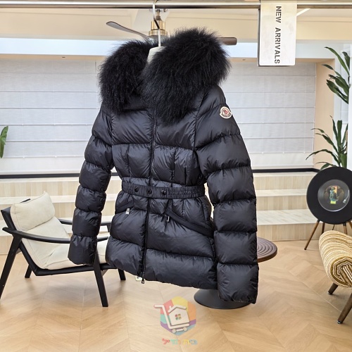 מעיל פוך קצר Moncler Boed עם חגורה וקפוצ'ון בשוליים פרוותיים, לבן או שחור, תמונה 8