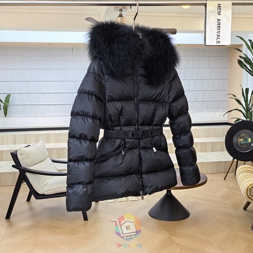 מעיל פוך קצר Moncler Boed עם חגורה וקפוצ'ון בשוליים פרוותיים, לבן או שחור, תמונה 9
