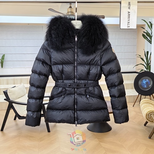מעיל פוך קצר Moncler Boed עם חגורה וקפוצ'ון בשוליים פרוותיים, לבן או שחור, תמונה 10