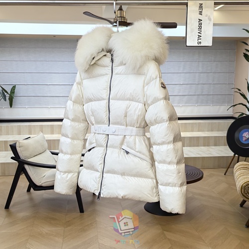 מעיל פוך קצר Moncler Boed עם חגורה וקפוצ'ון בשוליים פרוותיים, לבן או שחור, תמונה 20