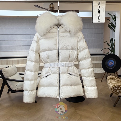מעיל פוך קצר Moncler Boed עם חגורה וקפוצ'ון בשוליים פרוותיים, לבן או שחור, תמונה 21