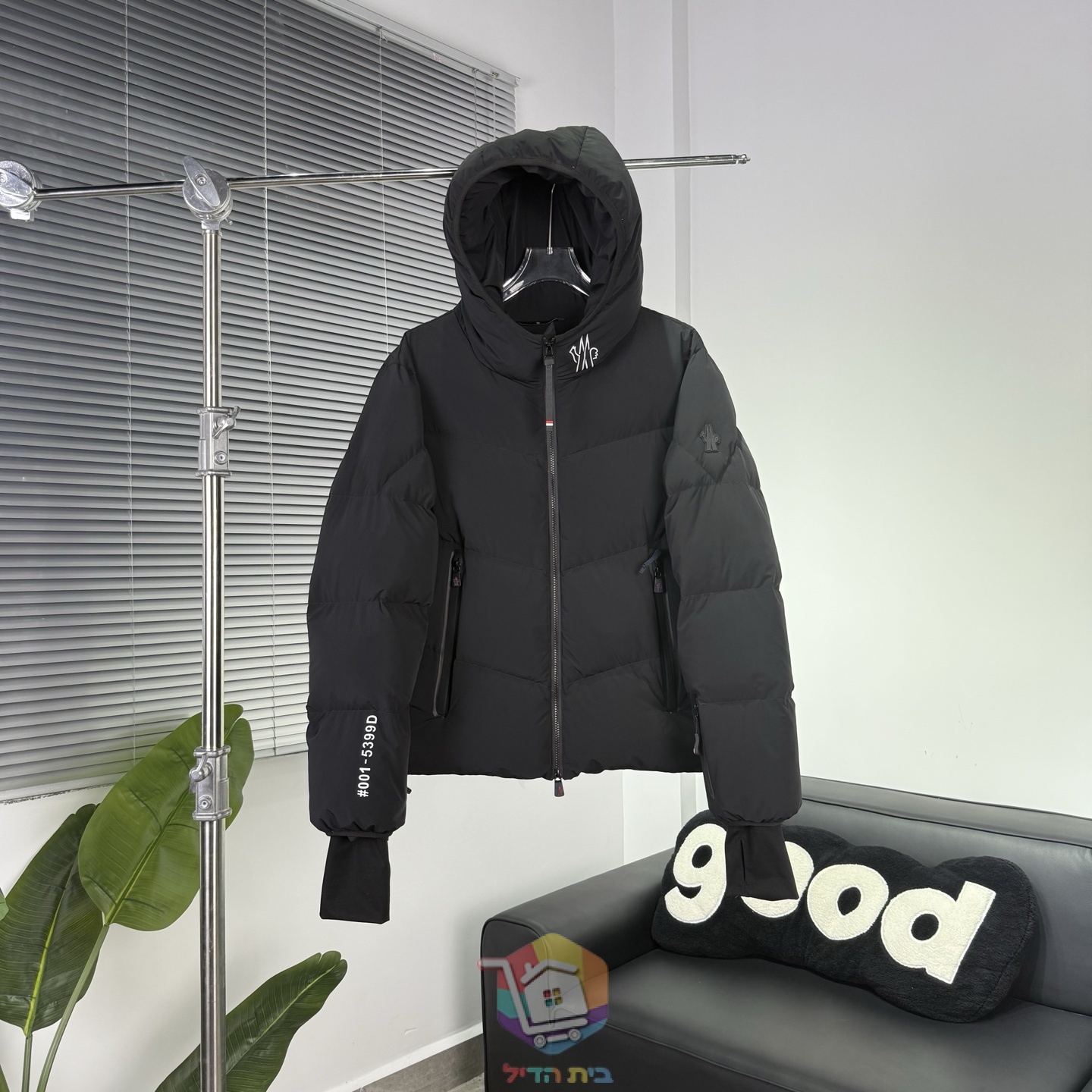 Горнолыжный пуховик Moncler Grenoble Arcesaz, бежевый или чёрный