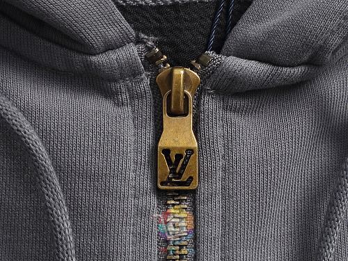 קפוצ'ון רוכסן Louis Vuitton עם לוגו גדול בחזית, אפור או שחור, תמונה 19