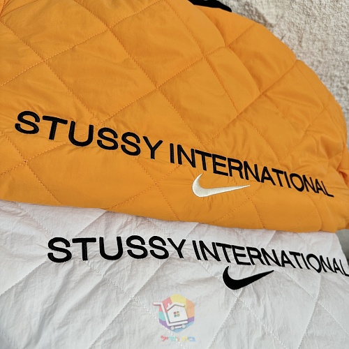 ז'קט Nike x Stüssy Reversible Varsity דו-צדדי, שחור ושמנת או ירוק זית וכתום, תמונה 5