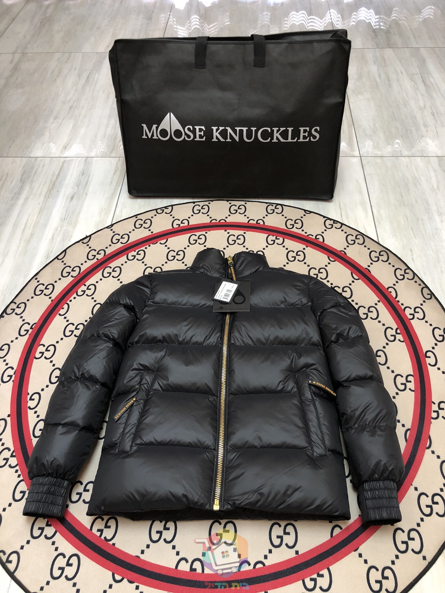 Moose Knuckles glänzende Daunenjacke mit Stehkragen, Schwarz, Steingrau oder Weiß